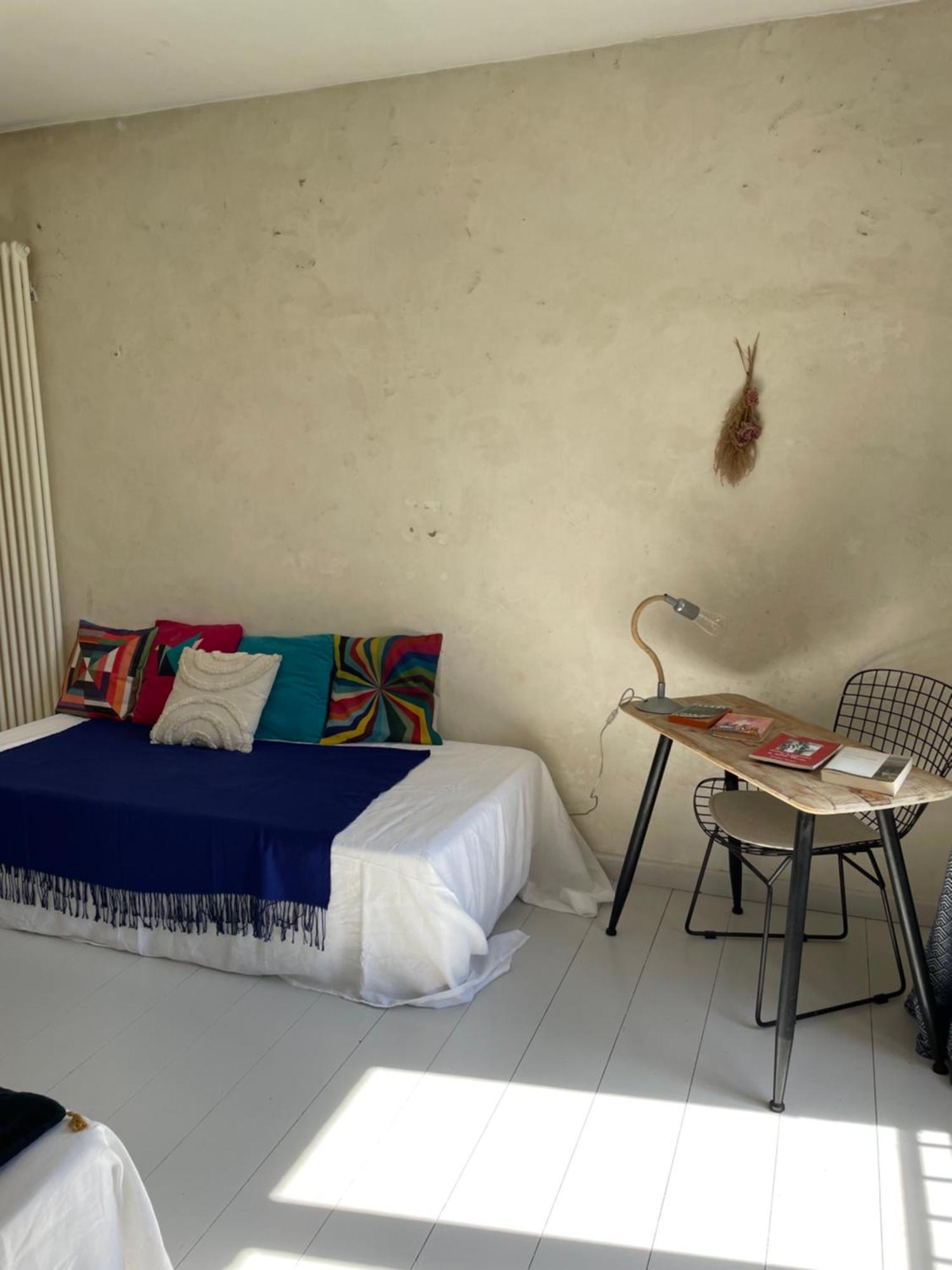 F Homestay *